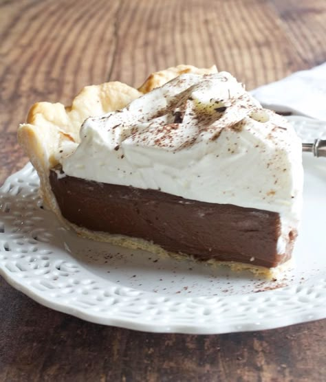 Old Fashioned Chocolate Cream Pie - My Country Table Homemade Meringue, Old Fashioned Chocolate Pie, Homemade Chocolate Pie, Chocolate Cream Pie Recipe, Creme Pie, Flaky Pie Crust Recipe, Mississippi Mud Pie, Baking Pies, Chocolate Pie With Pudding