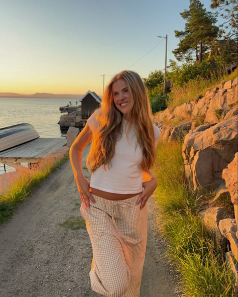 Cottage core, scandinavian style, scandinavian summer Woman Essentials, Cottage Outfit, Cottage Outfits, Summer In Norway, Scandi Summer, Hot Summer Outfits, Scandinavian Summer, Casual Beach Wear, Perfect Summer Outfit