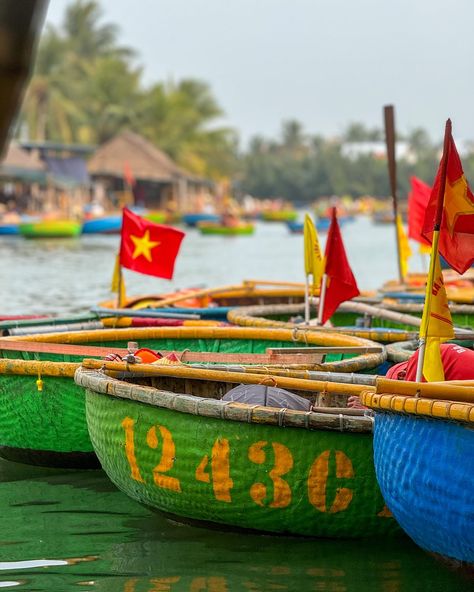 📍 Hoian, Vietnam 🇻🇳 . . . #hoian #vietnam #hoianvietnam #hoiantrip #hoianancienttown #hoiancity #coconutboat #traveldiaries #travelphotography Hoian Vietnam, Hoi An, Countries Of The World, Vietnam, Travel Photography, Travel