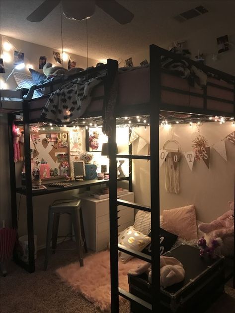 Room Decor Ideas With Loft Bed, Loft Bed Grunge Room, Grunge Room Bunk Bed, Loft Bed Rooms Aesthetic, Bedrooms With Loft Beds, College Bunk Bed Ideas, Loft Bed Rooms Idea, Grunge Loft Bed, Loft Bed Ideas For Small Rooms Aesthetic