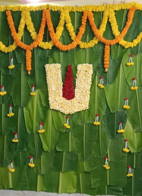 South Indian Ganpati Decoration, South Indian Theme Decoration, Pellikoduku Backdrop, South Indian Decoration Ideas, South Indian Theme Decor, Mangala Snanam Decoration, Indian Floral Decor, Mangala Snanam, Puja Decoration