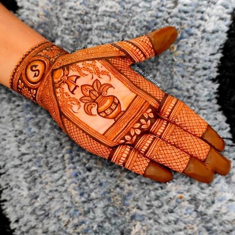 Bridal And Groom Mehandi Design, Kalash Mehendi Design, Kalash Mehndi Design, Hindu Mehndi Designs, Aesthetic Mehndi Design, Latest Mehndi Designs Wedding, Wrist Henna Designs, Aesthetic Mehndi, Henna Designs Easy For Beginners