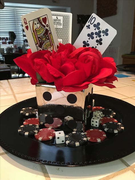 Casino Birthday Party, Vegas Theme Party, Casino Birthday, Las Vegas Party, Fest Temaer, Vegas Theme, Casino Party Decorations, Poker Party, Casino Decorations