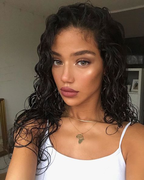 Dina Denoire on Instagram: “keep it easy breezy here is a selfie for u ad @ivanikolinabeauty in selfie lip use code dina20” Dina Denoire, Wet Look Hair, Wet And Wavy Hair, Sew In Hairstyles, Wavy Haircuts, Natural Wavy Hair, Haircuts For Wavy Hair, Short Wavy Hair, Long Wavy Hair