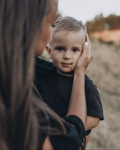 Mom And Son Photoshoot, Mother Son Poses, Mother Son Pictures, Mom Photo Shoots, Mommy Son Pictures, Mom And Me Photos, Son Photoshoot, Mother Son Photos, Son Photo Ideas