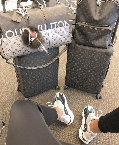 Tas Louis Vuitton, Sac Louis Vuitton, Cute Luggage, Louis Vuitton Travel Bags, Louis Vuitton Multicolor, Louis Vuitton Travel, Luxury Lifestyle Fashion, Louis Vuitton Neverfull Mm, Bag Essentials