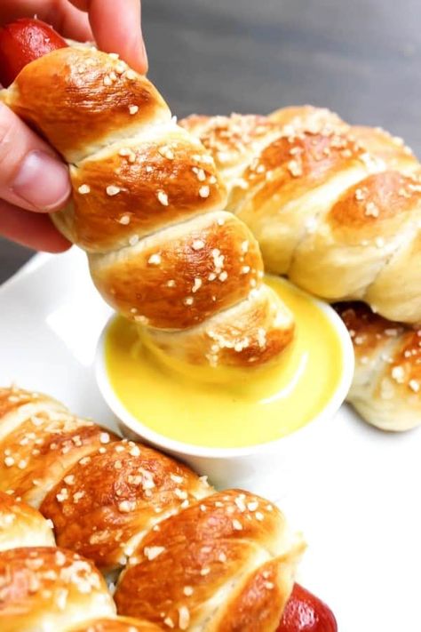 Simple & delicious these EASY PRETZEL HOT DOGS are the perfect combination a hot dog and a soft pretzel- a kid favorite in our home. Good Lunch Ideas For Home, Pretzel Hotdogs, Fun Hot Dog Recipes, Hot Links Recipes Dinners, Kid Favorite Dinners, Pretzel Hot Dogs, Pretzel Hot Dog, Halloween Fingerfood, Pretzel Dogs