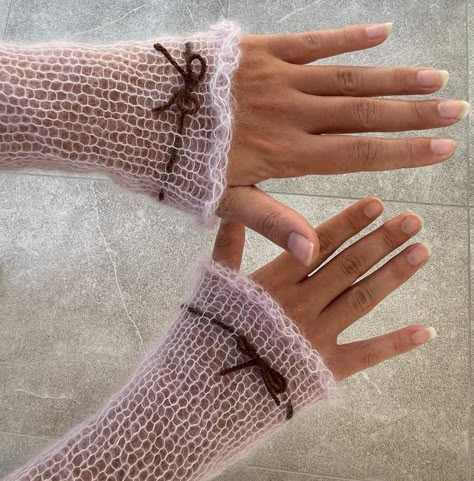 Knitted Hand Warmers, Knitted Arm Warmers, Bow Gloves, Gloves Aesthetic, Scarf Aesthetic, Crochet Hand Warmers, Knit Fingerless Gloves, Mohair Jumpers, Brown Bow