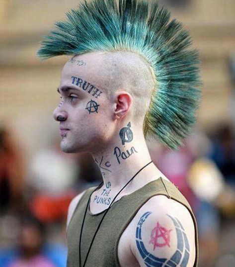 15 Upscale Punk Mohawk Hairstyles for Men - Men's Hairstyle Tips #punkmohawk #punkhairstyles #libertyspikes #menshairstyles #menshaircut #menshaircuts Edgy Guy, Cyberpunk Hairstyles, Punk Guys, Punk Mohawk, Mohawk Hairstyles Men, Punk Boy, 80s Punk, Punk Culture, Mohawks