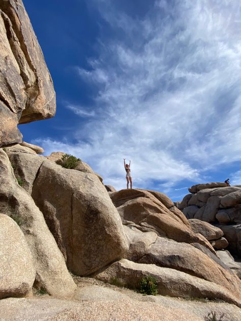 #joshuatree #joshuatreenationalpark #hiking #aesthetichiking #aesthetic Joshua Tree Aesthetic, Joshua Tree Hikes, Dream Birthday, Usa Trip, Desert Travel, Hiking Aesthetic, Tree Pose, Palm Desert, Joshua Tree National Park