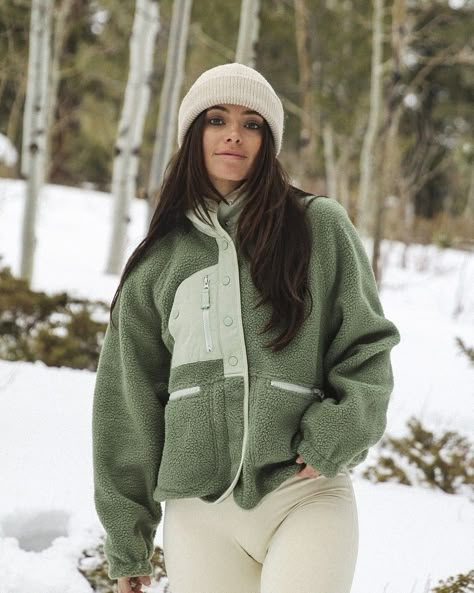 Cold Weather Camping Outfits, Cabin Wardrobe, Sherpa Outfit, Fleece Jacket Outfit, Olive Coat, Camping Outfit, Trail Walking, Sherpa Sweater, Pullover Half Zip