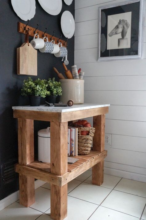 DIY Rustic Cart Kitchen Cart Ideas, Diy Rustic Bar, Rustic Bar Cart, Diy Kitchen Cart, Dapur Rustic, Microwave Stand, Diy Table Top, Cart Ideas, Diy Rustic Home