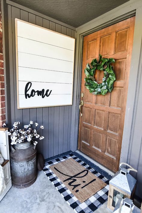 Veranda Design, White Pumpkin Decor, Porch Styles, Farmhouse Front Door, Front Porch Design, Farmhouse Front Porches, Farmhouse Porch, Diy Outdoor Decor, Farmhouse Front