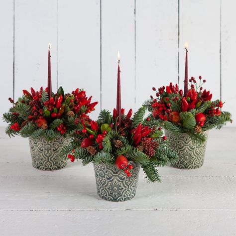 Christmas Candle Table Decorations, Candle Arrangements Christmas, Christmas Foliage Table Decorations, Christmas Evergreen Centerpieces, Christmas Candle Arrangements, Christmas Floristry Ideas, Christmas Flower Ideas, Christmas Table Flower Arrangements, Christmas Floral Ideas