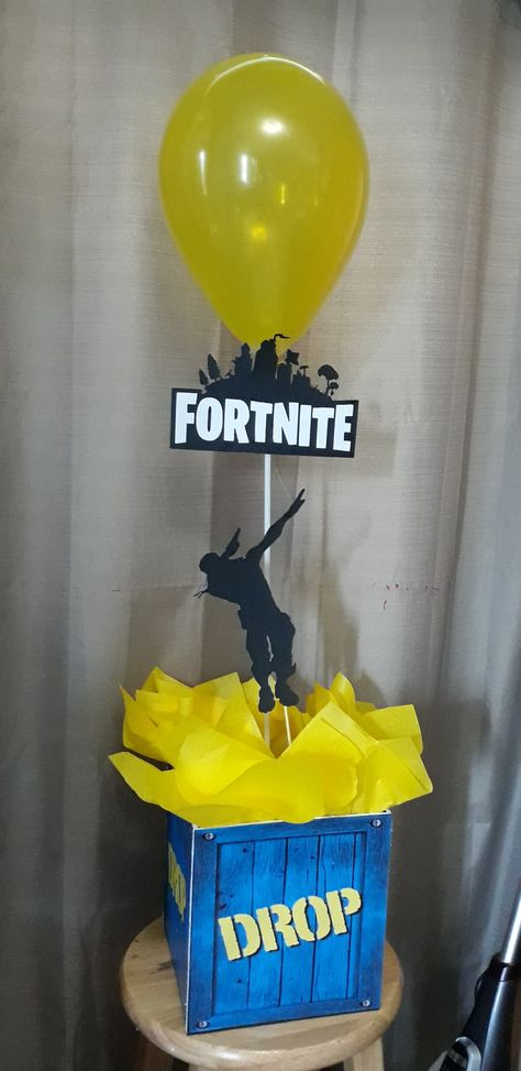 Fortnight Decorations, Fortnite Ideas, Fortnite Table Centerpieces, Fortnite Centerpieces, Fortnight Birthday, Fortnite Birthday Party Decorations, Fortnite Party Decorations, Fortnite Diy, Boy Birthday Themes