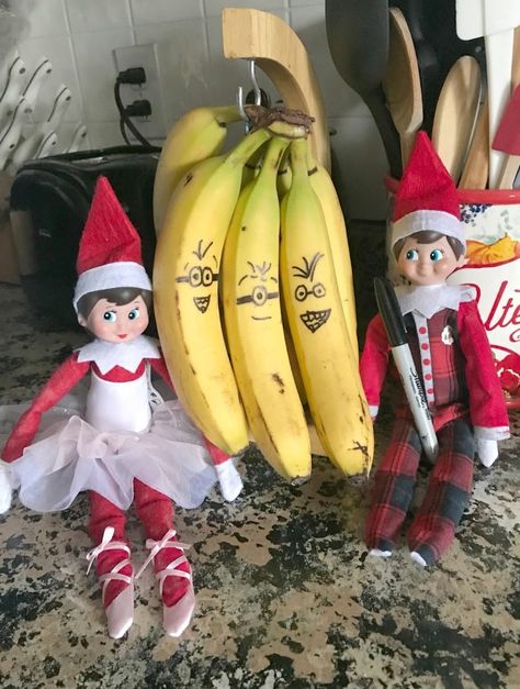 elf on the shelf ideas Easy Elf On The Shelf, Elf Ideas Easy, Shelf Elf, Easy Elf, Minion Banana, Elf Antics, Elf Fun, Elf Movie, Big Board