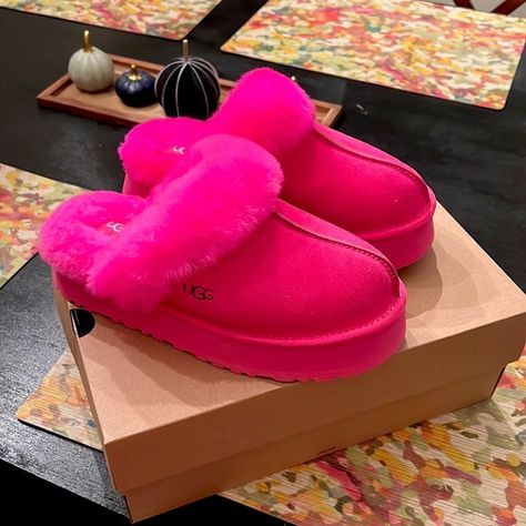 Unworn Pink Disquette Ugg Slippers Colorful Ugg Slippers, Ugg Slippers Hot Pink, Hot Pink Ugg Slippers, Ugg Slippers Pink, Pink Uggs Slippers, Colorful Uggs, Hot Pink Uggs, Hot Pink Slippers, Preppy Slippers