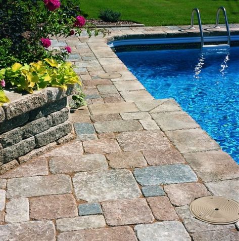 25 Ideas Of Stone Pool Deck Design | Daily source for inspiration and fresh ideas on Architecture, Art and Design Stone Pool Deck, Stone Deck, Deck Piscina, Pool Deck Plans, Pool Pavers, Swimming Pool Decks, Stone Pool, Pool Remodel, Above Ground Pool Decks