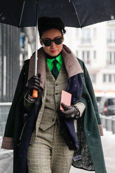 Tie Women Outfit, Esther Quek, Menswear Inspiration, Woman In Suit, Tie Women, Queer Fashion, Power Dressing, Business Wear, Cardigan Outfits