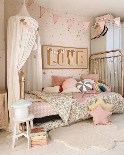 TOP TEN INSTA KIDS' ROOMS SPRING 2022 - Kids Interiors Greedy People, Girl Room Inspiration, Toddler Bedroom Girl, Big Girl Bedrooms, Toddler Girl Room, Nursery Room Inspiration, Bright Rooms, Kids Room Inspiration, Toddler Rooms