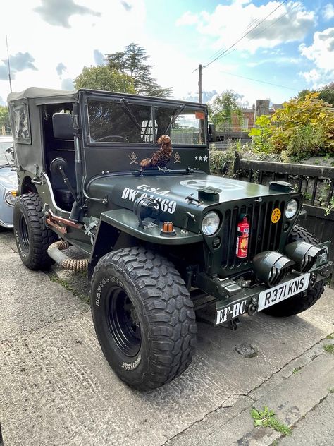 A US Army WWII body on a Mahindra chassis. So technically a genuine Willys Jeep, but from two different eras. The sort of vehicle you want to get into and drive, but you’re ever so glad when you’ve arrived and clambered out. Mahindra Jeep, Different Eras, Willys Jeep, Body On, Us Army, Jeep, Drive, Chicken, History