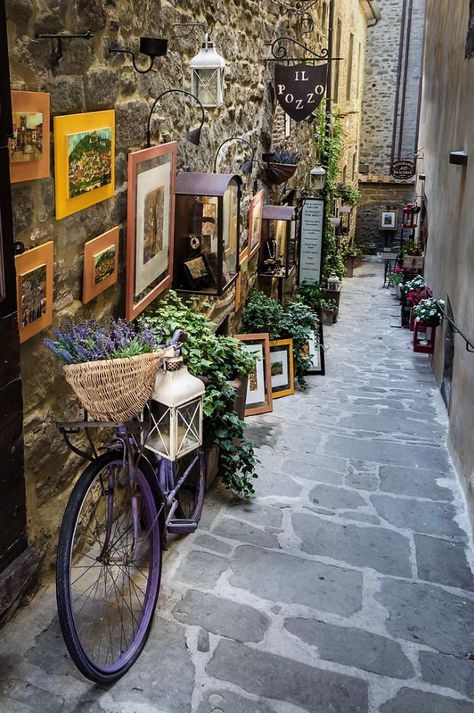 Italy Countryside, Cortona Italy, Italy Vibes, Italy Street, Living In Italy, Street Gallery, Italy Aesthetic, Italian Summer, Northern Italy