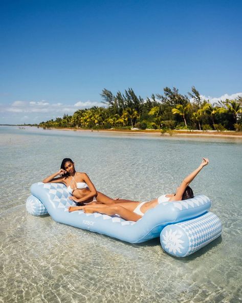 A Dual Lounger: Funboy Blue Sol Dual Chaise Funboy Pool Floats, Mermaid Pool Float, House Backyard Pool, Backyard Pool House, Luxury Pool Floats, Cool Pool Floats, Pool Table Room, Mermaid Stuff, Small Pond