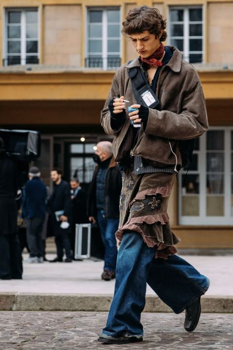 Hippie Outfits Men, Street Style Fall 2022, Autumn Street, Mens Outfit Inspiration, Autumn Street Style, Cool Fits, Fall 2022, Hippie Outfits, Mode Inspiration