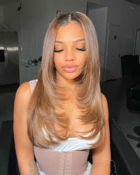 Birthday Hair Dye Ideas, Brown Hair On Mixed Skin, Honey Blonde Balayage On Brown Skin, Honey Blonde Layered Hair Black Women, Light Hair Brown Skin, Dark Skin With Light Brown Hair, Light Honey Brown Hair Black Women, Light Brown Hair On Light Skin, Hair Color For Caramel Skin Tone Brown