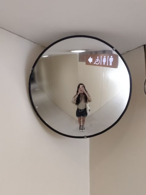 Concave Mirror Selfie, Convex Mirror Selfie, Weird Room Decor, Concave Mirrors, Bday List, Convex Mirror, Bedroom Mirror, Round Mirrors, Room Inspo