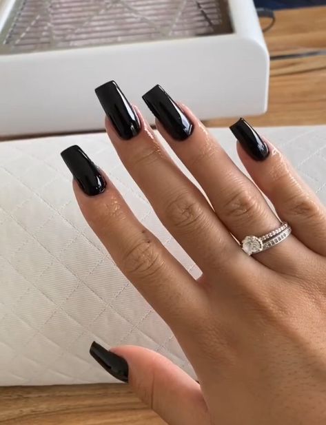 Black Nail Outfit, All Black Nails Acrylic Coffin Long, Plain Black Nails Coffin, Simple Black Square Nails, Sleek Black Nails, Black Tapper Square Nails, Black Medium Square Nails, Medium Square Black Nails, Black Acrylic Nails Simple