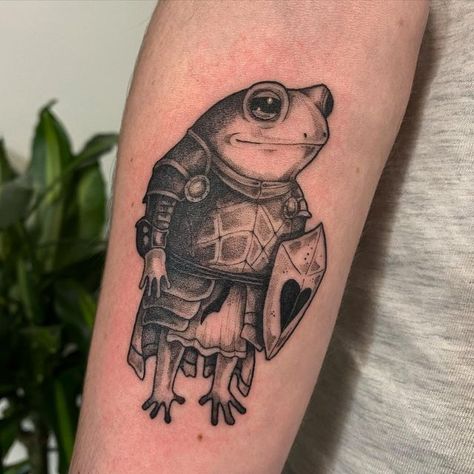 Frog Swordsman Tattoo, Medieval Frog Tattoo, Frog Knight Tattoo, Cool Frog Tattoo, Black And White Frog Tattoo, Frog Prince Tattoo, Frog Wizard Tattoo, Wizard Frog Tattoo, Midevil Tattoo Design