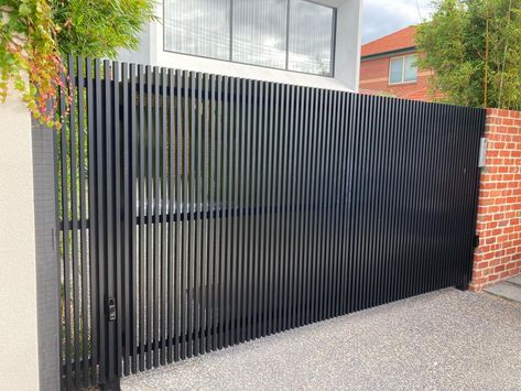 Aluminium Batten Fence, Aluminium Gates Design, Modern Fences And Gates, Batten Fence, Aluminum Fence Gate, Pagar Modern, Steel Gates, Aluminium Fence, Gate Fence