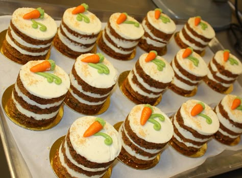 Explore Paola Cake atelier's photos on Flickr. Paola Cake atelier has uploaded 861 photos to Flickr. Make Ahead Individual Desserts, Mini Carrot Cakes, Mini Carrot Cake, Mini Carrots, Mini Torte, Carrot Cakes, Small Cakes, Tea Party Food, Carrot Cake Recipe