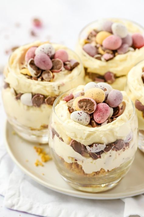 You need these No Bake Individual Mini Egg Cheesecakes on your Easter menu. Mixed up in just 10 minutes, no need for any special equipment and totally delicious! Our favourite Spring dessert recipe packed with chocolate, a biscuit bake and cream. YUM! #tamingtwins #easter #nobakecheesecake Cool Easter Desserts, Easter Baking With Kids, Easter Recipes Easy, Easter Egg Dessert Ideas, Easter Egg Desserts, Easter Baking Ideas Desserts, Easter Deserts Easy Delicious Desserts, Make Ahead Easter Dessert, Easter Egg Cupcakes