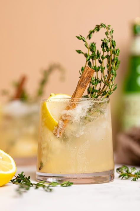 Pear Ginger Lemon + Thyme Drink Pear Ginger, Spiced Drinks, Lemon Detox, Sliced Pears, Lemon Thyme, Lemon Benefits, Spiced Pear, Soda Recipe, Pear Recipes