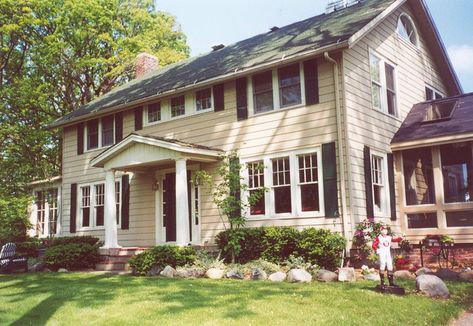 These Before-and-After Colonial Home Exteriors Boast Stately Style Colonial Front Porch Ideas, Colonial Exterior Remodel, Colonial Home Exteriors, Colonial Portico, Vynil Siding, Colonial Front Porch, Dutch Colonial Exterior, Colonial House Exterior, House Exterior Before And After