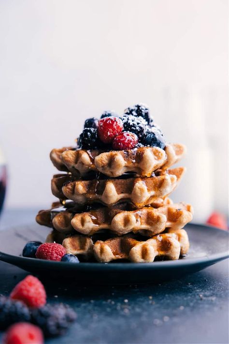 This Healthy Waffle Recipe is the BEST! They're made with good-for-you, natural ingredients without any refined sugars, flours, or butter Healthy Waffle Recipe, Waffles Photography, Healthy Waffle, Waffle Recipe Healthy, Healthy Waffles, Frozen Waffles, Gluten Free Waffles, Waffle Recipe, Recipe Healthy