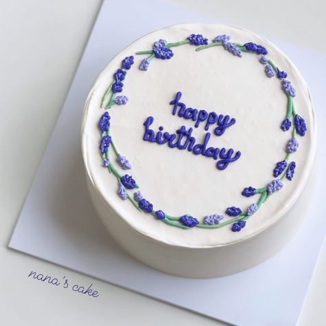 Kek Birthday Simple, Simple Birthday Cakes For Women, One Layer Cakes, Birthday Cake For Mom, Birthday Cakes For Teens, S Cake, Korean Cake, Beautiful Cake Designs, Simple Cake Designs