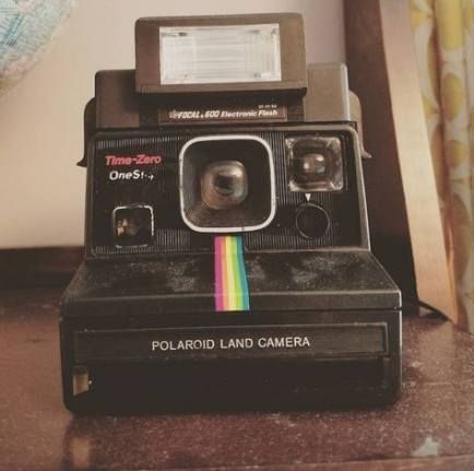 Vintage Nostalgia, 80s Vibes, Polaroid Camera, 80s Aesthetic, Photography Vintage, 90s Aesthetic, Ideas Photography, Photo Wall Collage, Retro Aesthetic