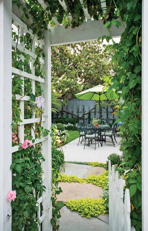 This Interior Designer Calls Her Home The Classic American House - Page 2 of 2 - The Cottage Journal Friends Interior, Classic American House, American Backyard, Classic American Home, Deck Inspiration, Cottage Journal, Southern Cottage, Southern Design, Neoclassical Architecture