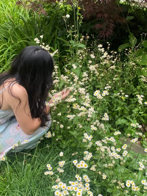 picking wildflowers, picking white wild flowers, photoshoot picking wildflowers in summer/spring Grace Start, Soft Life Era, Growth Aesthetic, Soft Lifestyle, Picking Wildflowers, A Soft Life, Gentle Woman, Femininity Tips, Feminine Spirituality