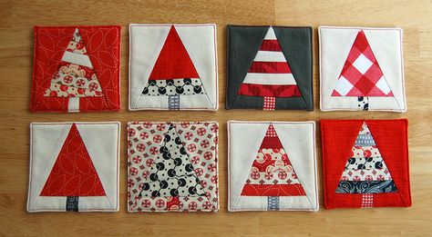 Christmas Tree Coasters Christmas Tree Coasters, Christmas Quilting Projects, Paper Piecing Tutorial, Quilting Digest, Christmas Patchwork, Quilted Coasters, Mug Rug Patterns, Christmas Sewing Projects, How To Make Christmas Tree