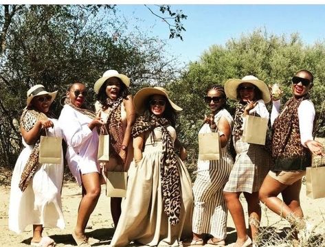 Safari Outfit Women, Friends Outing, Safari Fashion, Safari Outfit, Safari Outfits, Safari Chic, Welcome To My House, Safari Style, Outfit Women