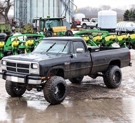 Dodge Ram 250 Winter Truck, Dodge Diesel Trucks, Old Dodge Trucks, Dodge Diesel, Cummins Trucks, Allis Chalmers, Lifted Jeep, Dodge Power Wagon, Rat Rods Truck