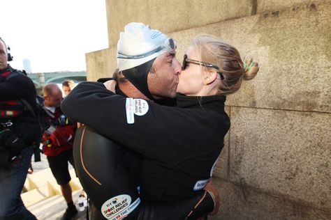 Yay he made it!! David Walliams greeted by his wife Lara Stone after swimming 140 miles on the River Thames over the course of eight days to raise over £2million for Sport Relief 2012 David Walliams And Lara Stone, David Walliams, Lara Stone, A Million Dollars, Million Dollars, River Thames, The Eighth Day, The River, Kiss