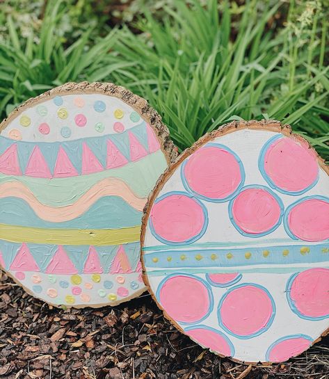 This wood slice Easter craft for kids of any age is so much fun.  It   just requires a few supplies and your children will have a great time   using their imaginations to create bright and beautiful eggs.    #craft #crafty #DIY #easter #eastereggs Easter Craft For Kids, Wooden Box Centerpiece, Eggs Ideas, Wood Slice Decor, Easter Paintings, Easter Wood Crafts, Wood Slice Crafts, Easter Printables Free, Easter Eggs Diy