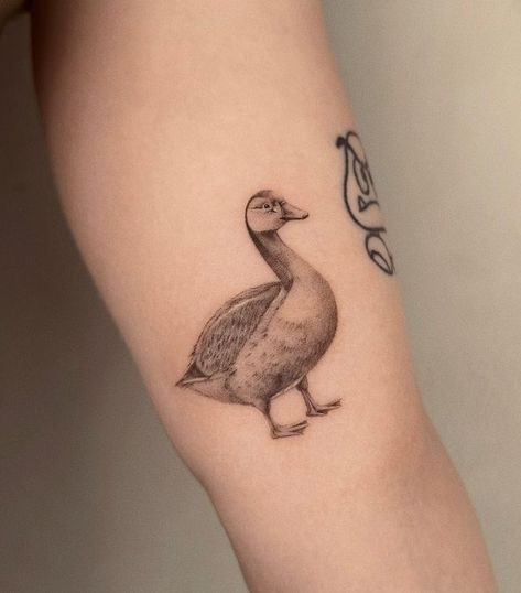 Kathrin.ink Baby Duck Tattoo, Couples Tattoo, Duck Tattoos, Baby Ducks, Fine Line Tattoos, July 11, Couple Tattoos, Tattoo Inspo, Mini Tattoos