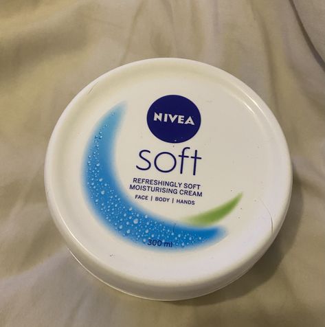 Nivea Soft Moisturizing Cream, Nivea Soft Cream, Moisturizer Aesthetic, Nivea Products, Nivea Soft, Nivea Cream, Face And Body Care, Skin Care Business, Skincare Wishlist