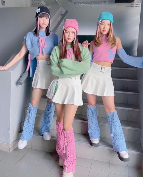 Colorful Kpop Outfits, Cute K Pop Outfits, Amira Adeeb, Y2k Colorful Outfits, Girly Pop Outfit, Kpop Y2k Outfit, Korean Outfits Kpop, Pop Outfits, Y2k Outfits